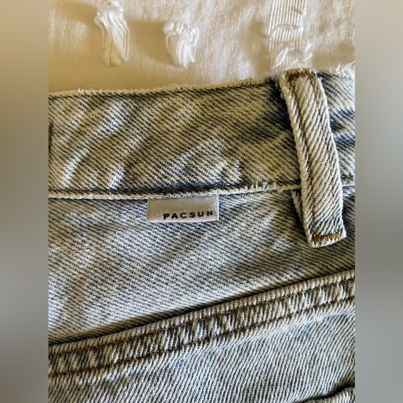 Pacsun Ripped 90’s Boyfriend Jean - Size 22 - Picture 5 of 5